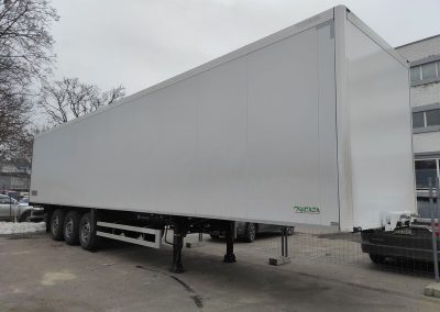 Изотермический полуприцеп на шасси GRUNWALD