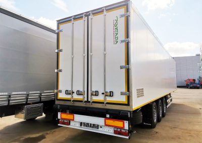 Изотермический полуприцеп на шасси Wielton