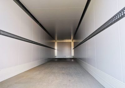 Изотермический полуприцеп на шасси Wielton