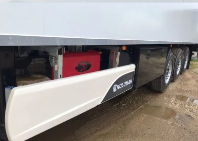 ПОЛУПРИЦЕП ИЗОТЕРМИЧЕСКИЙ КУПАВА 93KL00 НОВЫЙ НА ШАССИ KOLUMAN SFPL27