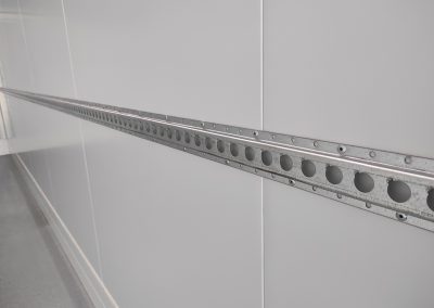 Изотермический полуприцеп на шасси GRUNWALD