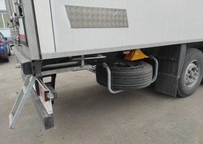 Изотермический полуприцеп на шасси GRUNWALD