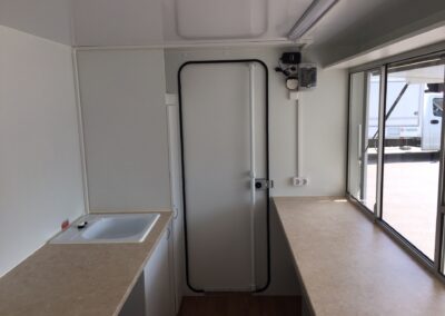 Автоприцеп торговый Купава  813230  базовая комплектация