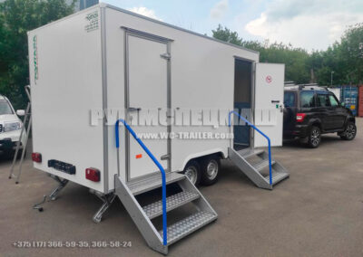 Прицеп туалет на 2 кабинки с вакуумным туалетным модулем