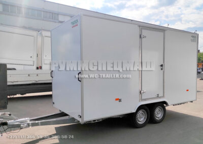 Прицеп туалет на 2 кабинки с вакуумным туалетным модулем