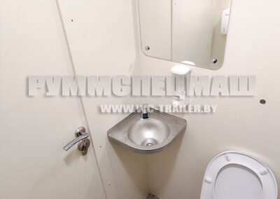 Прицеп туалет на 4 кабинки с вакуумным туалетным модулем