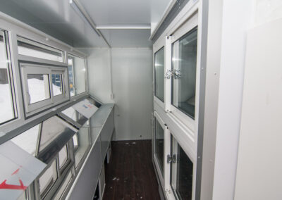 Торговый двухосный прицеп 813230 Х