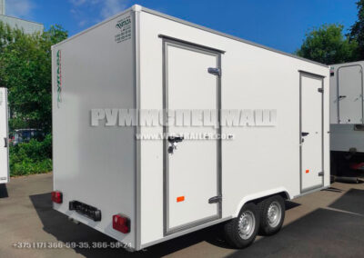 Прицеп туалет на 2 кабинки с вакуумным туалетным модулем