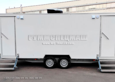 Прицеп туалет на 4 кабинки с вакуумным туалетным модулем