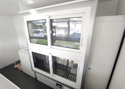 Торговый двухосный прицеп 813230 Х