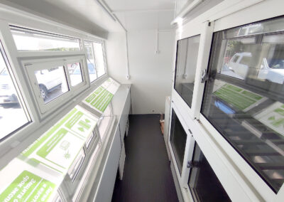 Торговый двухосный прицеп 813230 Х