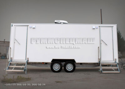 Прицеп туалет на 4 кабинки с вакуумным туалетным модулем