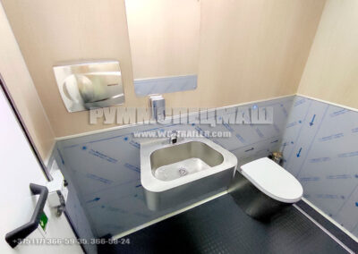 Прицеп туалет на 2 кабинки с вакуумным туалетным модулем