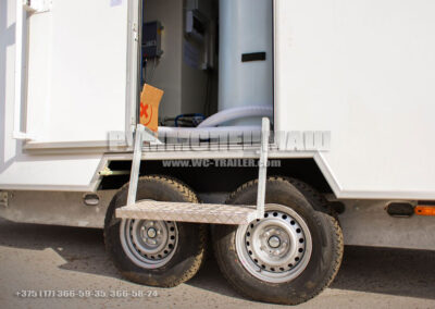 Прицеп туалет на 4 кабинки с вакуумной станцией