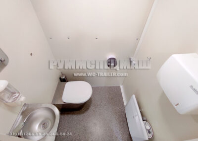 Прицеп туалет на 4 кабинки с вакуумным туалетным модулем