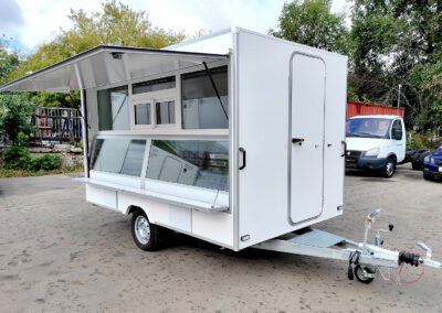 Автоприцеп торговый  813210 с холодильным оборудованием