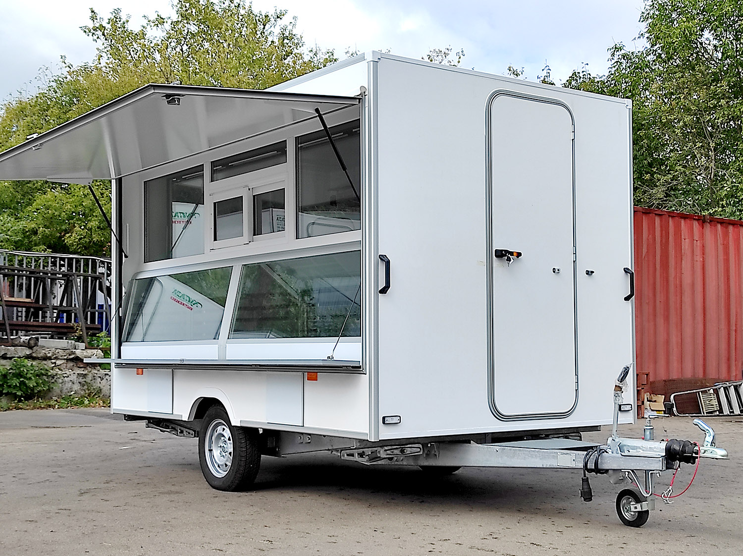 Торговый одноосный прицеп 813210 X