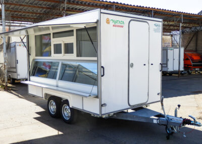 Торговый двухосный прицеп 813230 Х